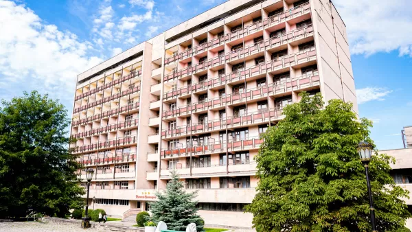 Корпус Военного Санатория в г. Ессентуки - фотография