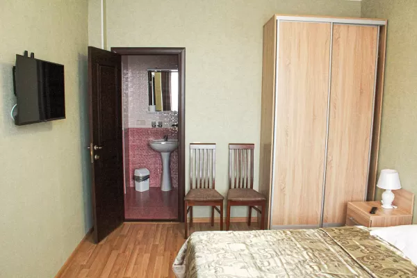 Двухместный двухкомнатный номер Люкс в Военном Санатории в г. Ессентуки - фотография