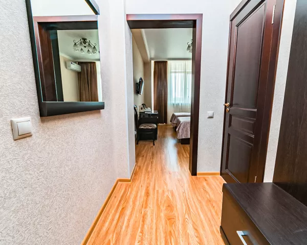 Двухместный однокомнатный номер в Военном Санатории в г. Ессентуки - фотография