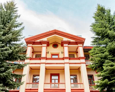 Корпус Военного Санатория в г. Ессентуки - фотография