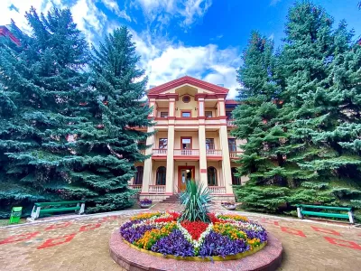 Корпус Военного Санатория в г. Ессентуки - фотография