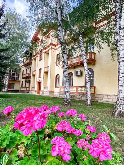 Корпус Военного Санатория в г. Ессентуки - фотография